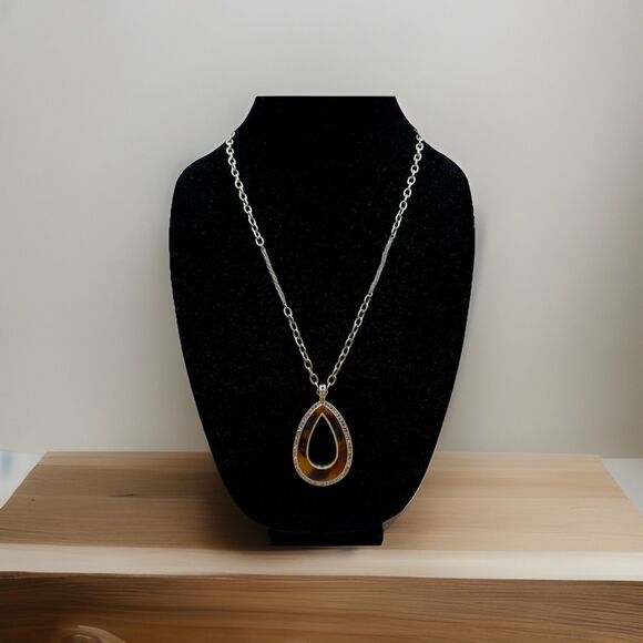 Liz Claiborne Tear Drop Turtle Resin Pendant With Gold Tone Chain Detailing - Picture 1 of 5